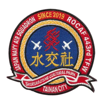 水交社圓徽章主商品展示照，獨家設計的雷虎特色徽章，以空軍雷虎小組歷史為底蘊，重現六代戰鬥機的傲人風采。